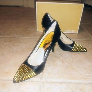 BNWBOX Michael Kors Aria Pumps In Black Leather & Gold Studs SZ 9 M